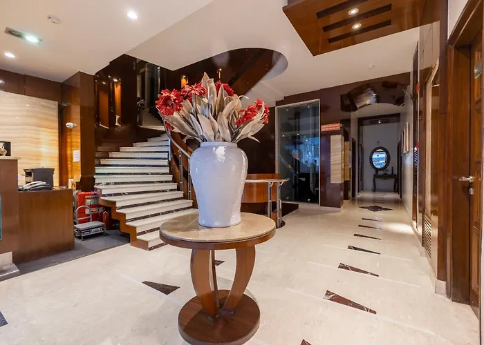 Hotel Aura - 05 Mins From New Delhi Railway Station & Connaught Place